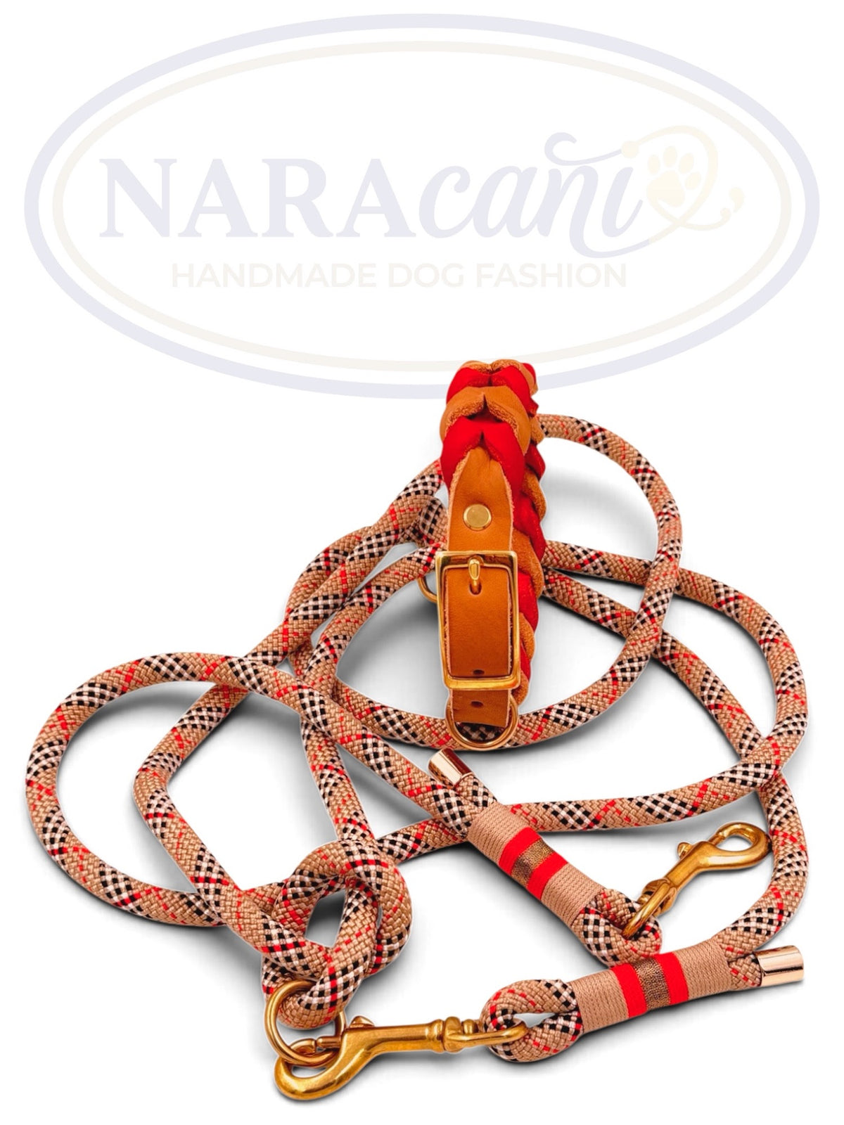 Halsband Camel-Rot und Leine Tartan Beige nebeneinander, goldfarbene Beschläge