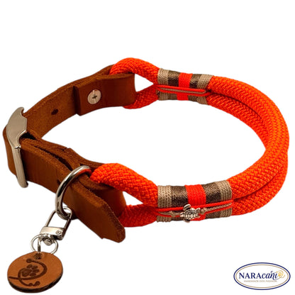 Cognac-Leder-Adapter mit Schnalle und D-Ring in Silber am Halsband, Detailansicht