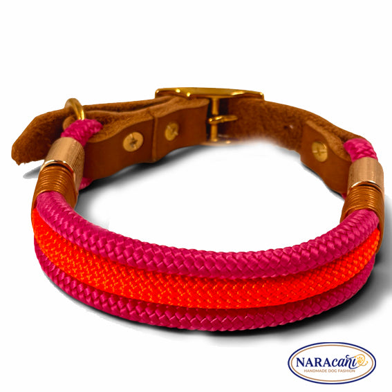 Pinkes und neonoranges Paracord mit Cognac-Leder am Halsband im Materialdetail