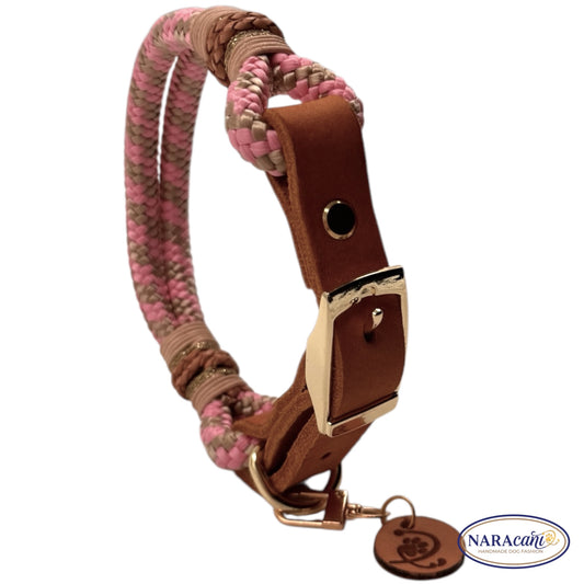 Hundehalsband Fettleder Cognac Paracord Tompouce 🐾 Rosa-Beige, Gold-Dornschließe & Glitzer-Takelung 🐾 Classic & Elegant 🐾 NARAcani
