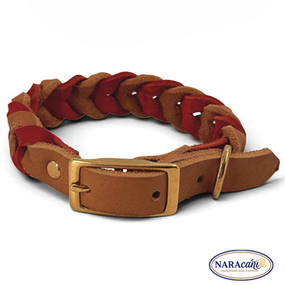 Schnalle und Beschläge des geflochtenen Fettleder-Halsbands in Camel-Rot, Detailansicht