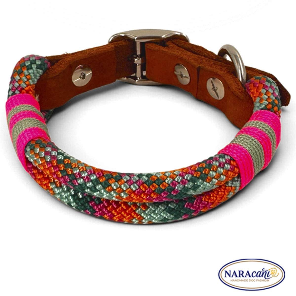 Cognac-Leder-Adapter mit Schnalle und O-Ring in Silber am Halsband, Detailansicht