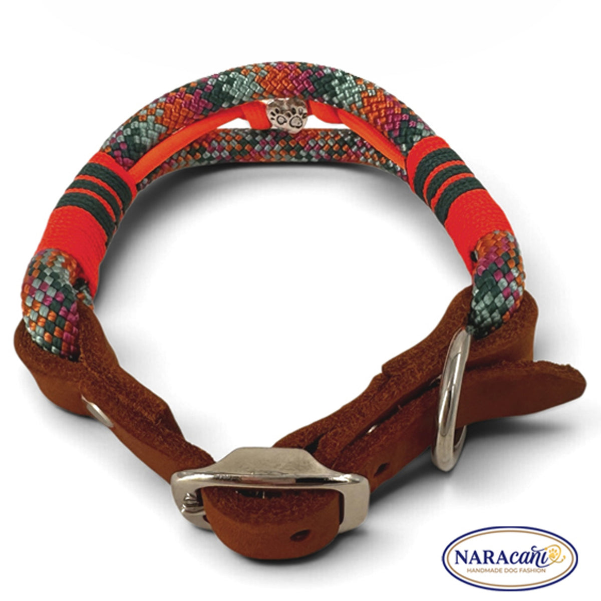 Hundehalsband Paracord Bohemian mit Cognac-Leder, in voller Länge ausgelegt