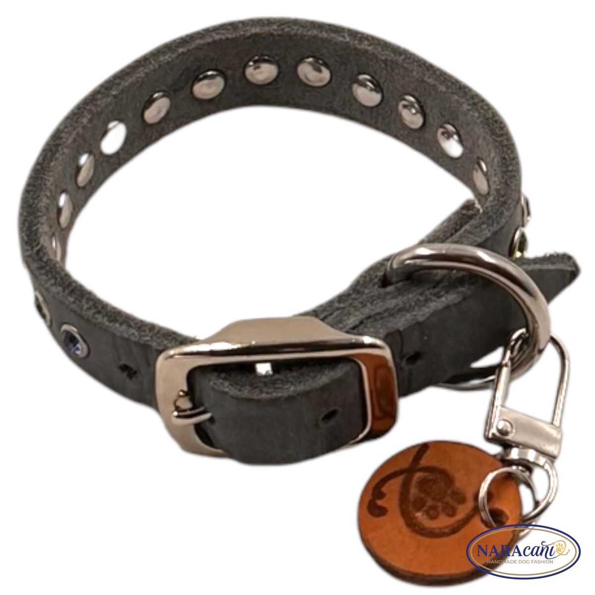 Hundehalsband Fettleder Grau Strass-Nieten 🐾 Dornschließe, Bunte Kristalle & Leder-Anhänger 🐾 Classic & Elegant 🐾 NARAcani
