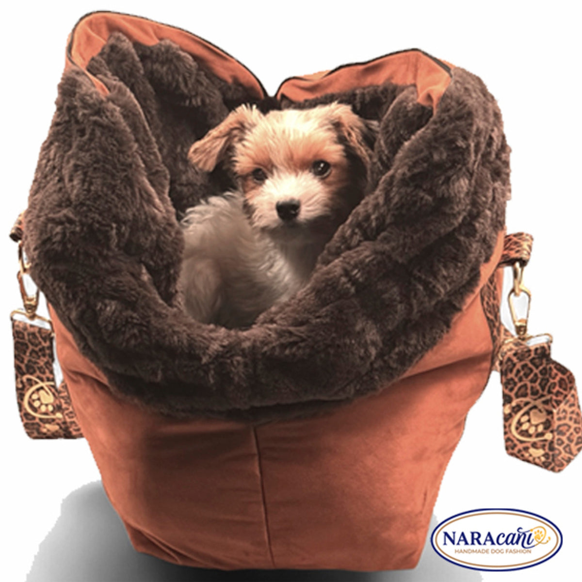 Hundetragetasche aus Wildlederimitat in Cognac mit Leoparden-Details, Gesamtansicht