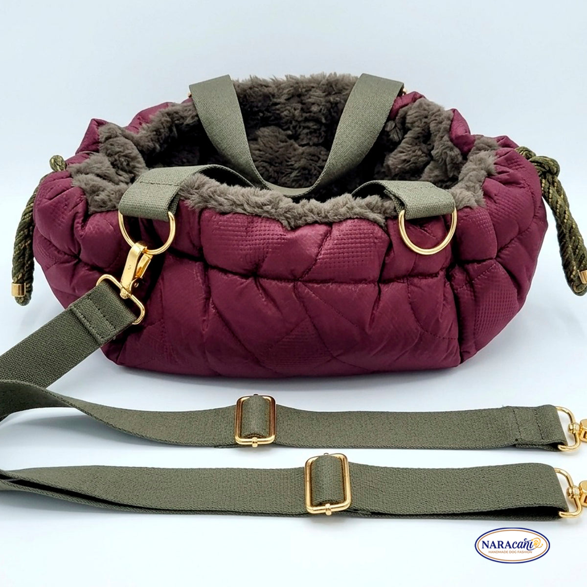 Hundetasche Rund Weinrot „Luna" 🐾 Kordelzug-Verschluss & Crossbody-Gurt 🐾 Khaki-Plüsch Gold-Hardware 🐾 NARAcani Handmade