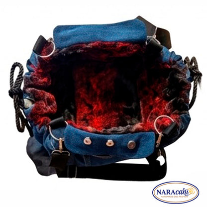 Blick von oben in die Hundetragetasche „Frida" mit Kuschelfell in Schwarz-Rot