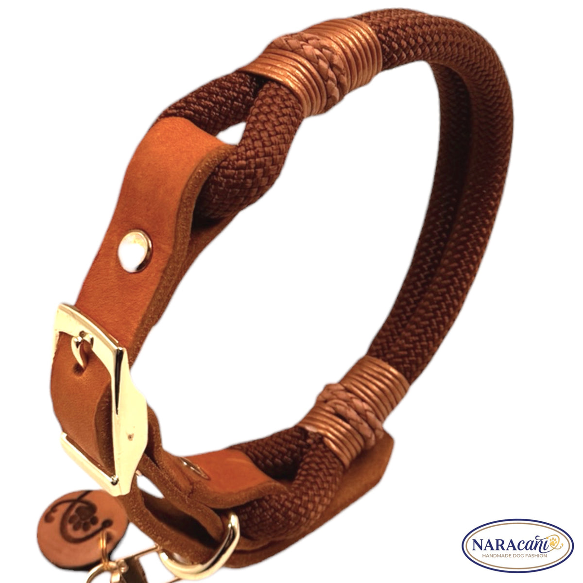 Hundehalsband aus schoko-braunem Paracord mit Cognac-Lederadapter und goldener Schnalle