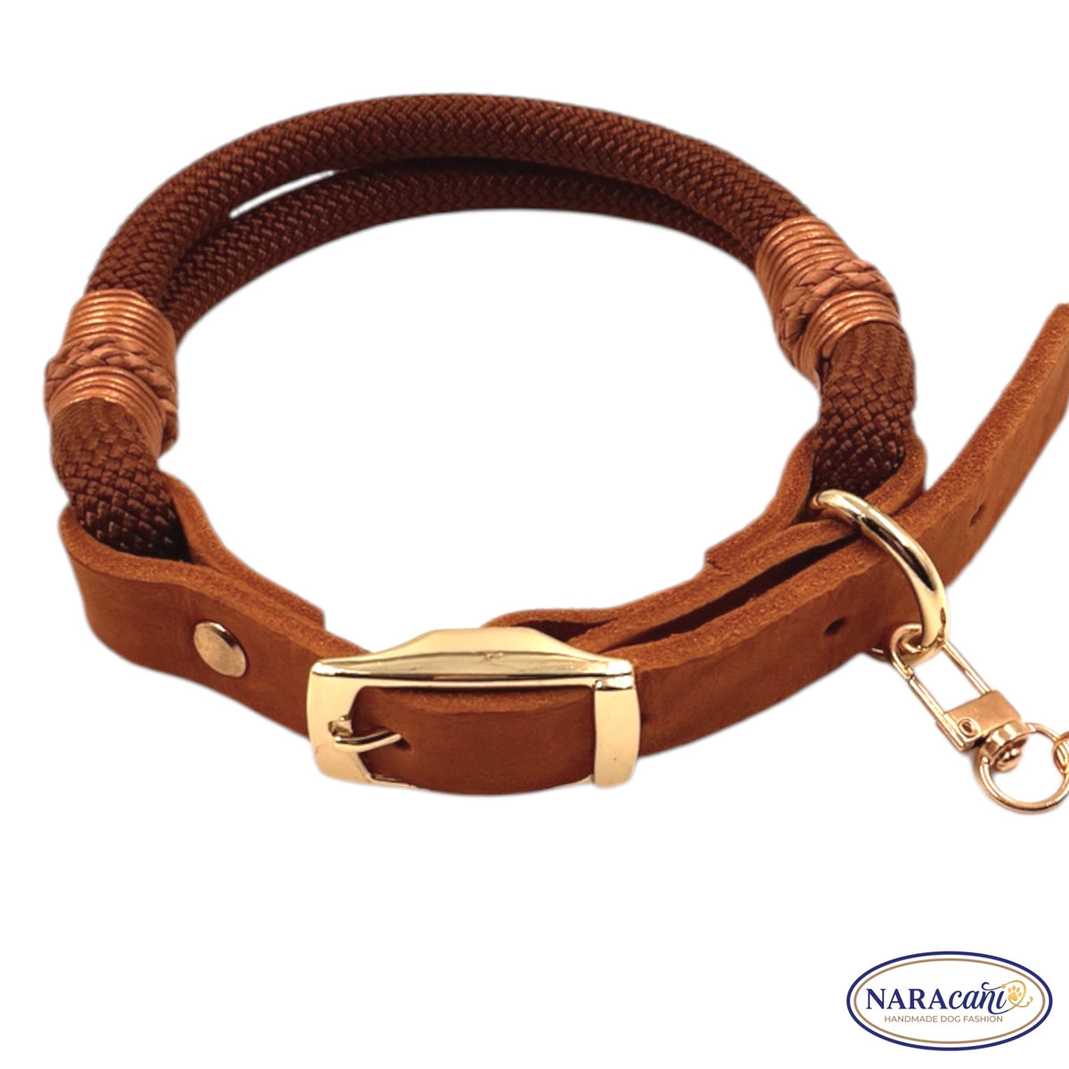 Hundehalsband Paracord Schoko liegend, drei Schnallenlöcher im Lederadapter