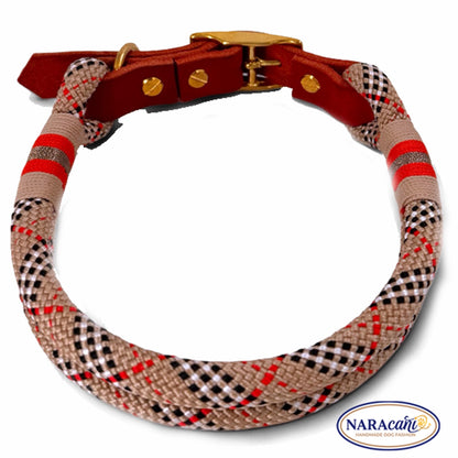 Hundehalsband Paracord Tartan Beige mit Cognac-Leder aus einem weiteren Blickwinkel