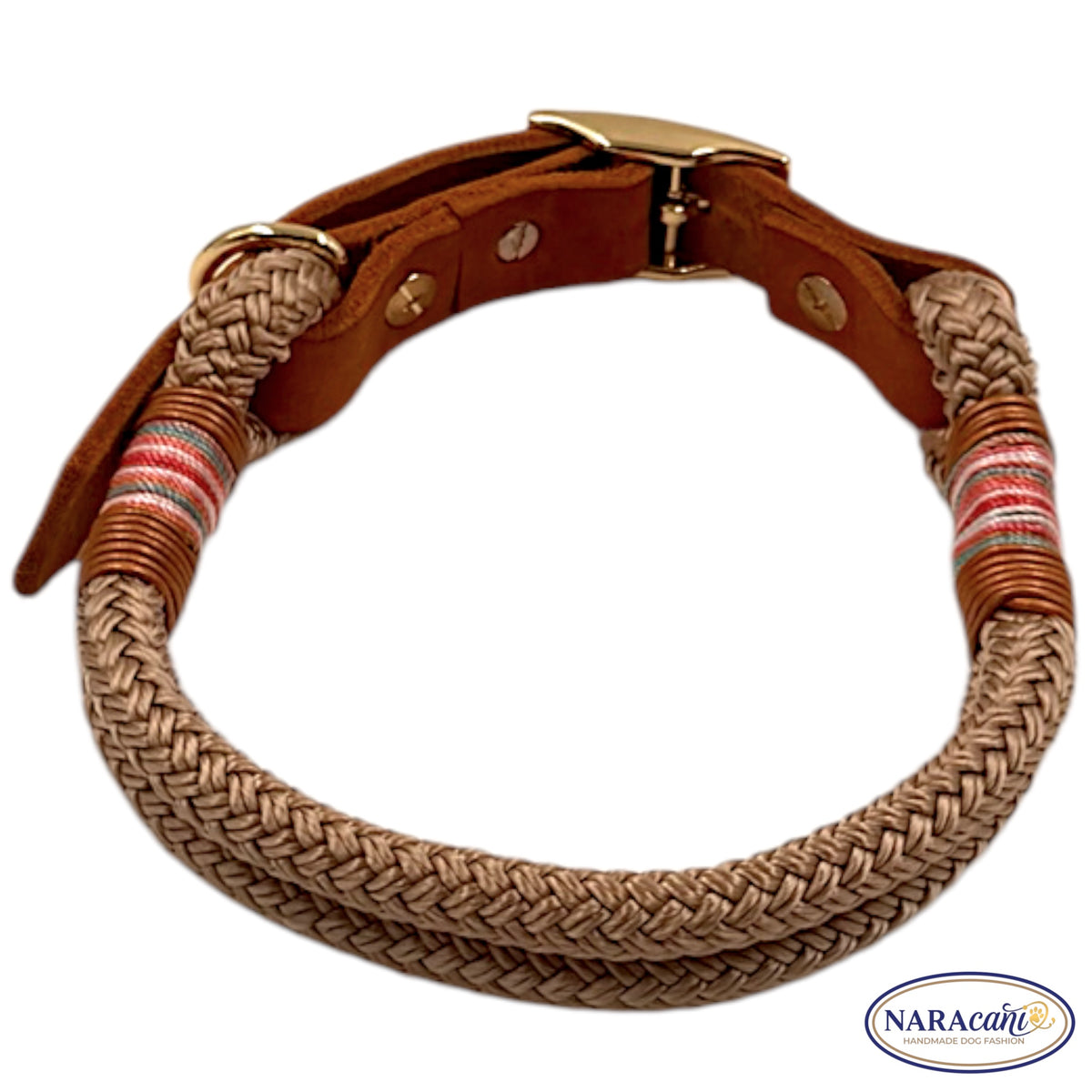 Beige-goldenes Tau und Cognac-Leder des Halsbands im Materialdetail