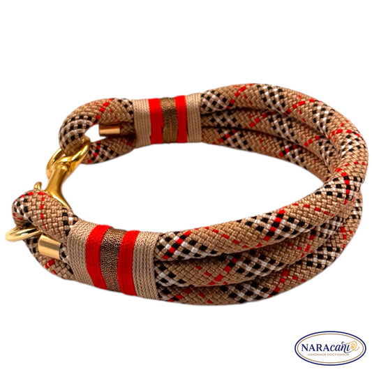 Hundehalsband aus dreifach gelegtem Tau in Tartan-Beige mit goldenem Karabiner