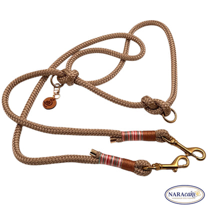 Karabiner in Gold am Ende der Paracord-Leine Beige-Gold, Detailansicht