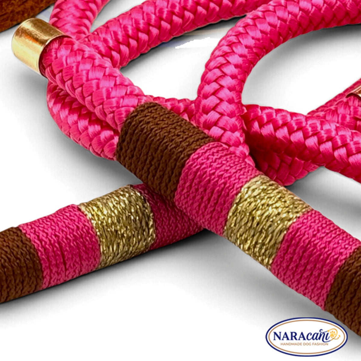 Multifunktionsleine Fuchsia zusammengelegt, goldfarbene Beschläge sichtbar