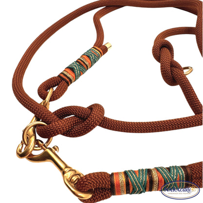 Kreuztakelung in Teal und Gold an der Paracord-Leine in Schoko-Braun